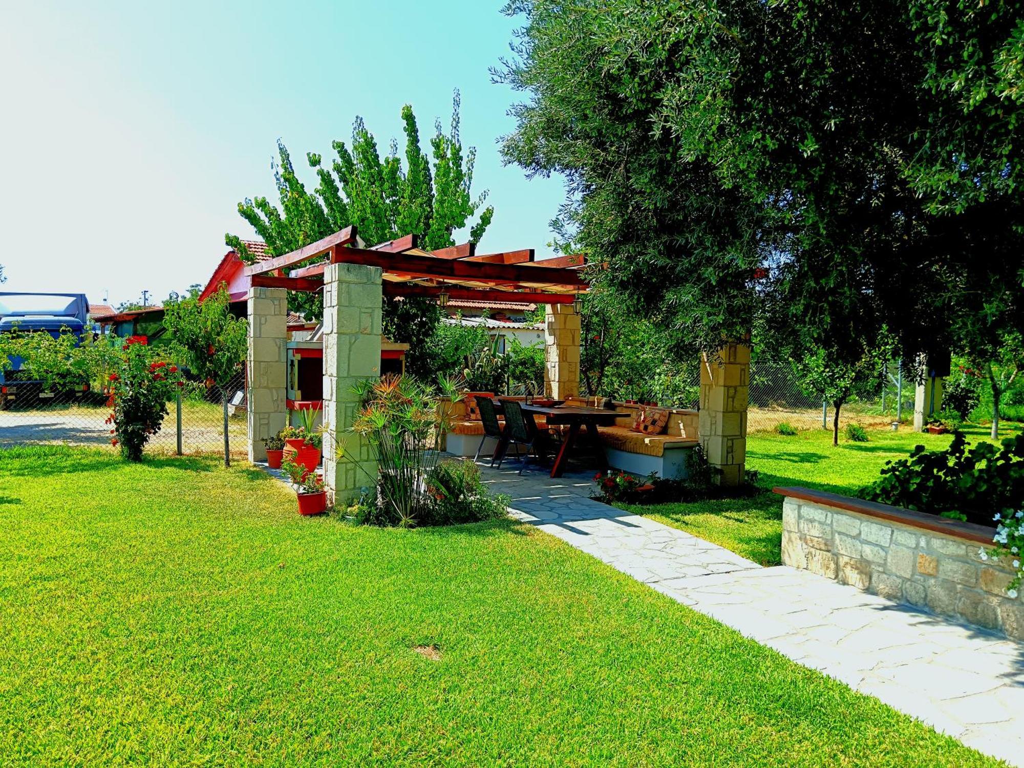 Giorgos Apartments. Skala Fourkas Exterior photo